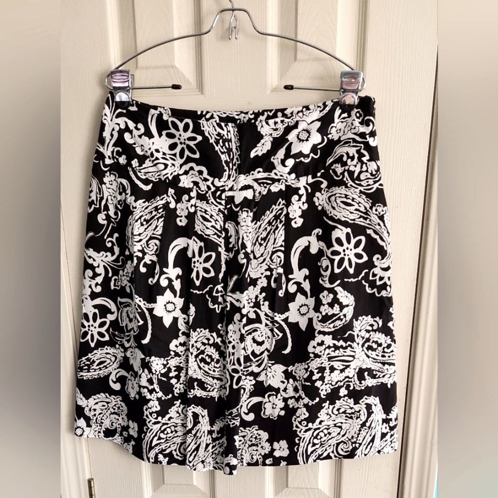 Dialogue Skirt Black & White Sz 14 Flare Pleated Floral Paisley